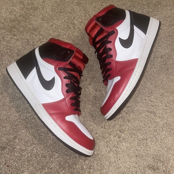 Jordan 1 Retro High OG Satin Red 2020 CD0461-601 Women’s Size 12 Men’s Size 10.5 - Picture 2 of 8